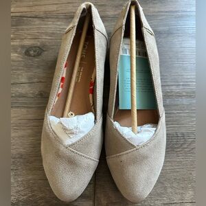 TOMS Julie Ballerina Flat Shoes in Desert Taupe Suede